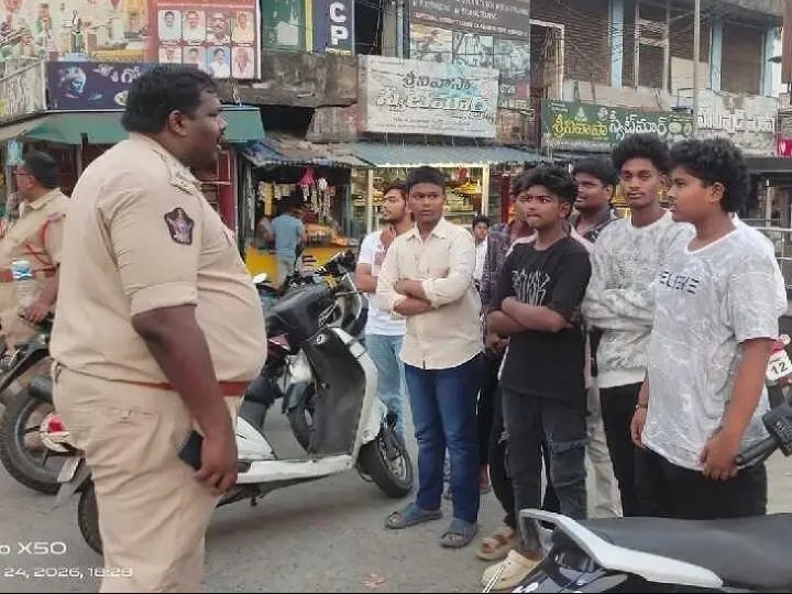 మార్టేరులో యువతకు పోలీసుల కౌన్సిలింగ్