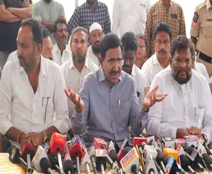 వైసీపీ నాయకులపై మంత్రి నారాయణ ఫైర్
