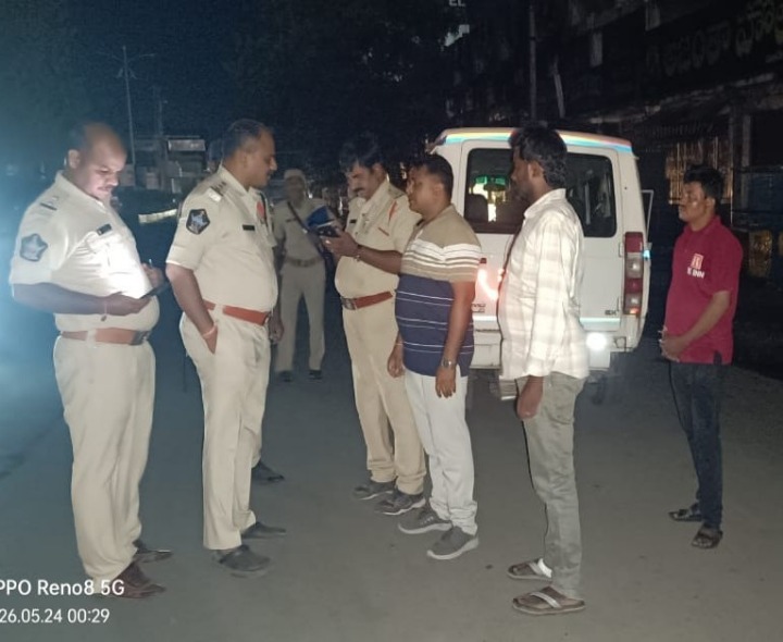 రాత్రి వేళల్లో  కొనసాగుతున్న విజిబుల్ పోలీసింగ్