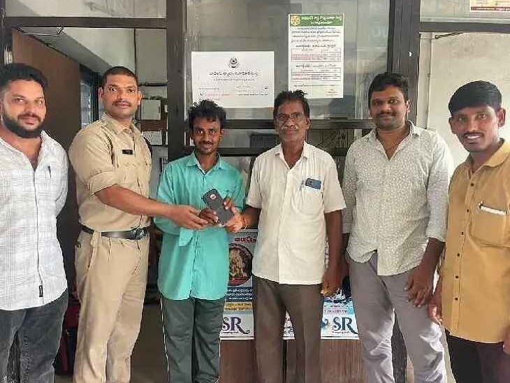 నిజాయితీ చాటుకున్న ఆర్టీసీ సిబ్బంది