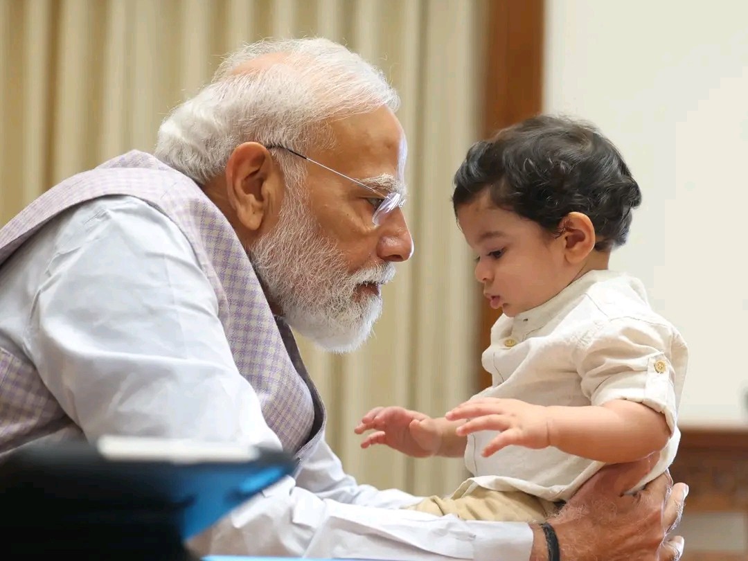 కేంద్రమంత్రి  పిల్లలతో ప్రధాని మోదీ ముచ్చట్లు