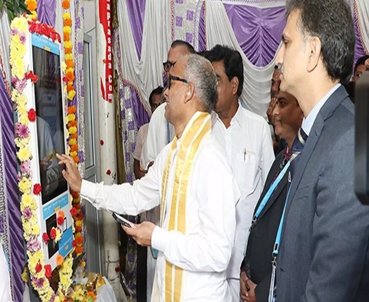 నాలుగు విమానాశ్రయాల్లో శ్రీవాణి టికెట్ల జారీ
