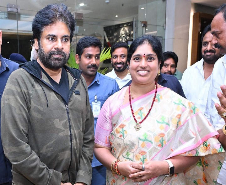 డిప్యూటీ సీఎంని కలిసిన టూరిజం డైరెక్టర్