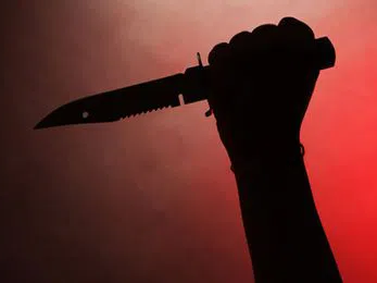 అగ్గిపెట్టె వివాదం.. కత్తితో దాడి!