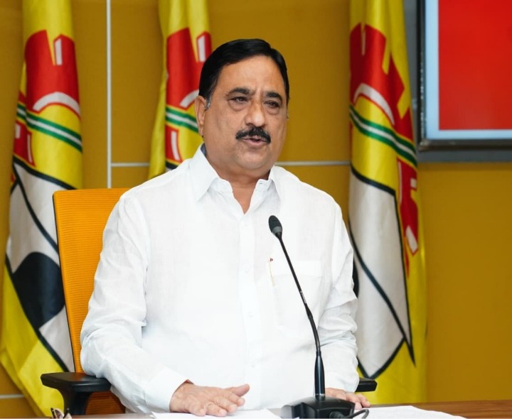 వైఎస్ కుటుంబానిది నేర చరిత్ర: ఎమ్మెల్యే
