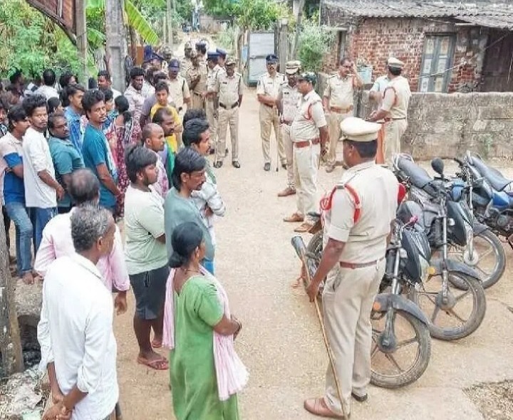 కార్డాన్ సెర్చ్.. వాహనాలు సీజ్