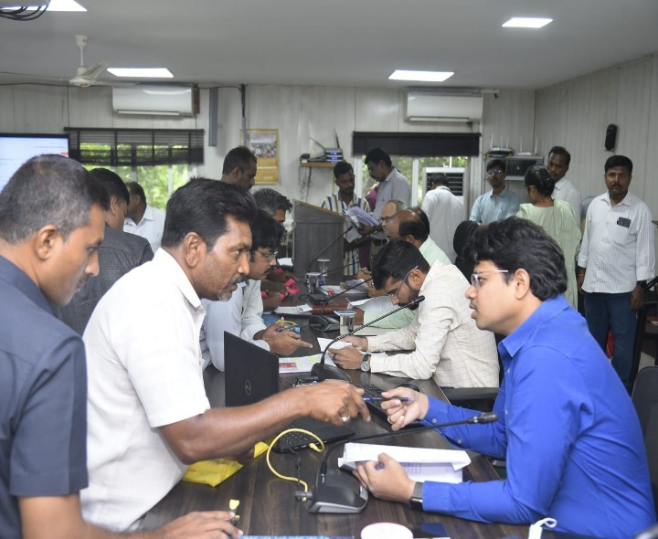 కలెక్టరేట్‌లో ప్రజా సమస్యల పరిష్కార వేదిక: JC