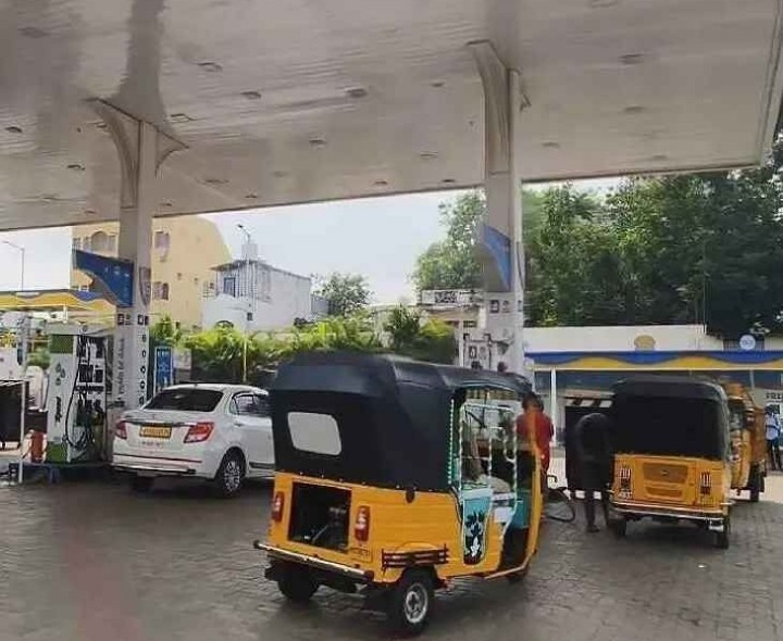 జిల్లాలో లీటర్ పెట్రోల్ ఎంతంటే..!