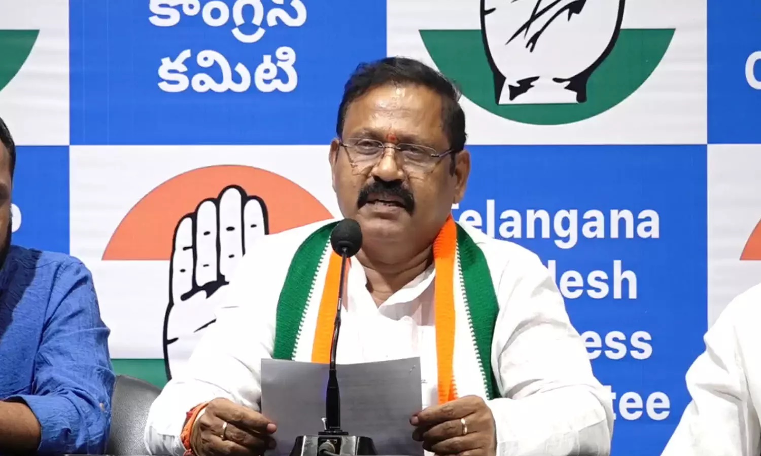 BJP బస్సు యాత్రకు రైతులు నవ్వుతున్నారు: MLA