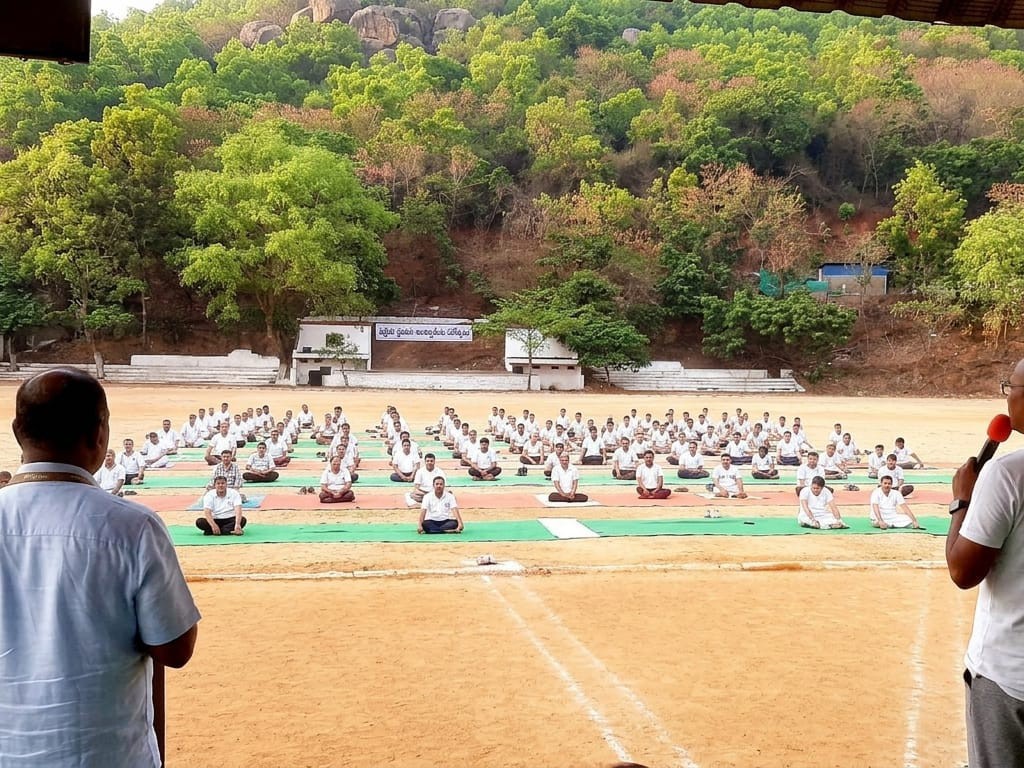 పోలీసులకు ధ్యాన శిక్షణ