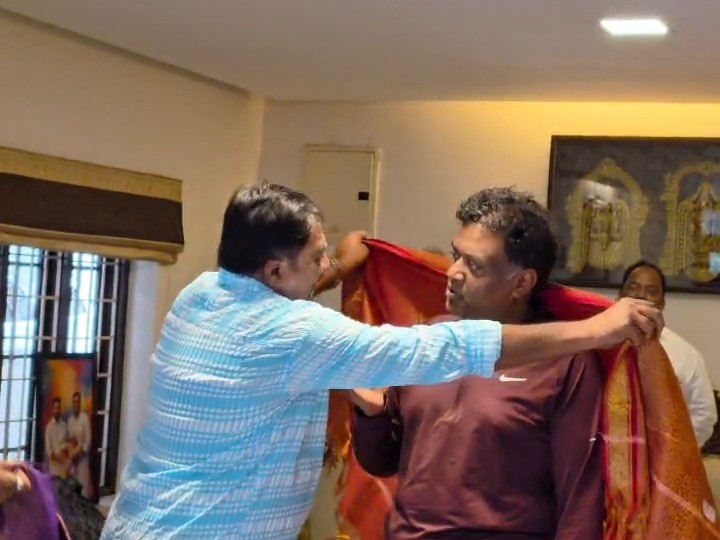 రోహిన్ రెడ్డిని కలిసిన జిల్లా అధ్యక్షుడు