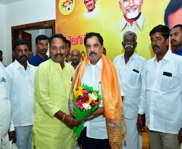 ఎమ్మెల్యే సురేంద్రబాబును కలిసిన రామకృష్ణ