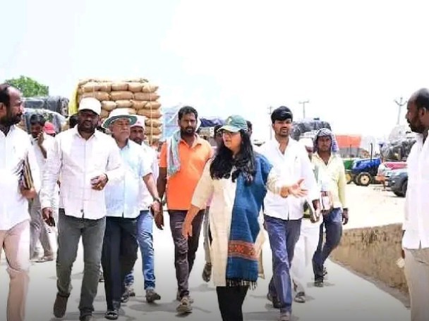 రైతులు అధైర్య పడొద్దు: కలెక్టర్