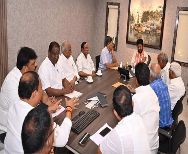 సీఎం రేవంత్‌తో సీపీఐ నేతల భేటీ