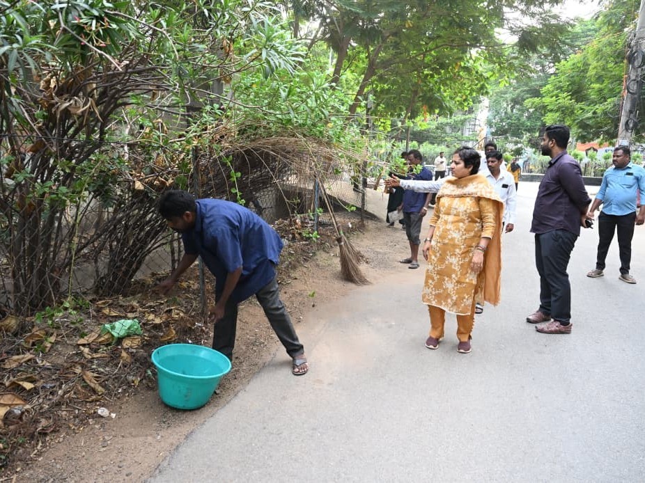 పరిసరాల పరిశుభ్రత మనందరి బాధ్యత