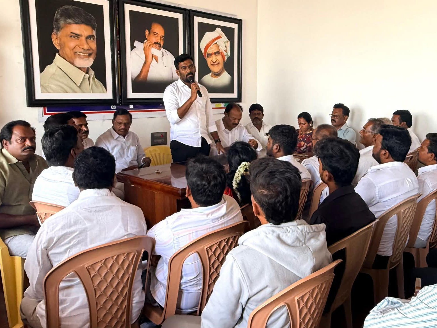 మహనాడు ఏర్పాట్లపై పరిటాల శ్రీరామ్ సమీక్ష