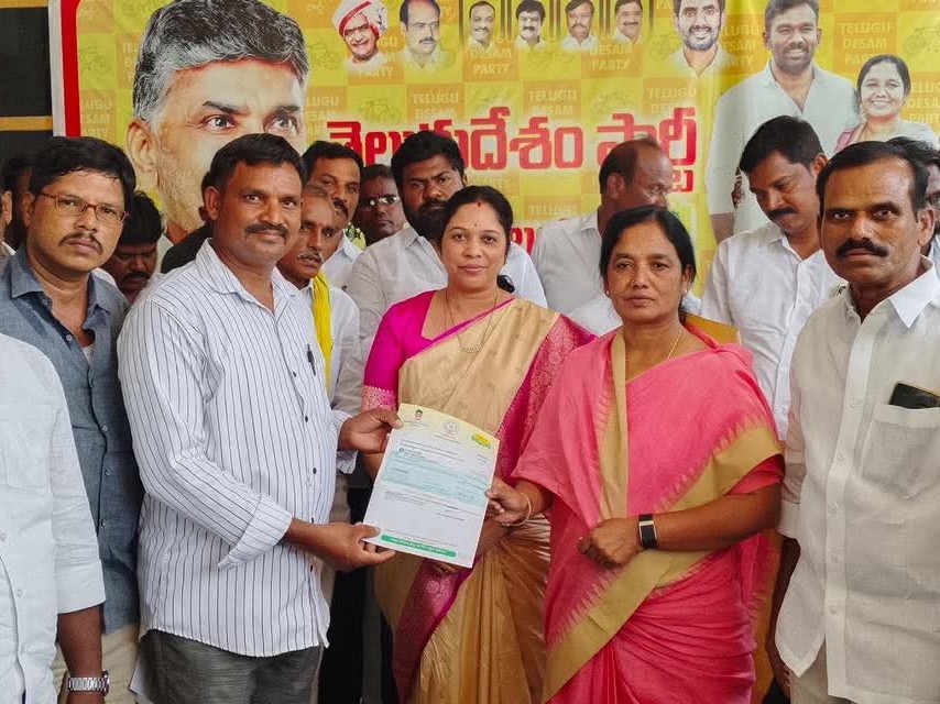 రూ.26 లక్షల సీఎంఆర్ఎఫ్ చెక్కుల పంపిణీ