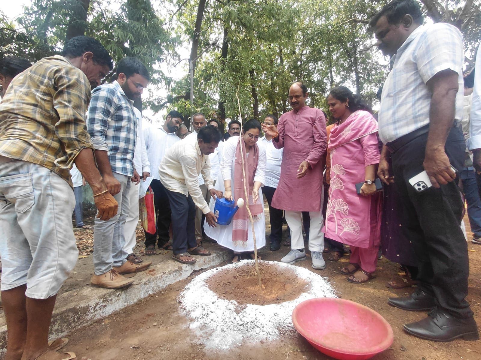 ఇంకుడు గుంతల నిర్మాణం ప్రారంభం