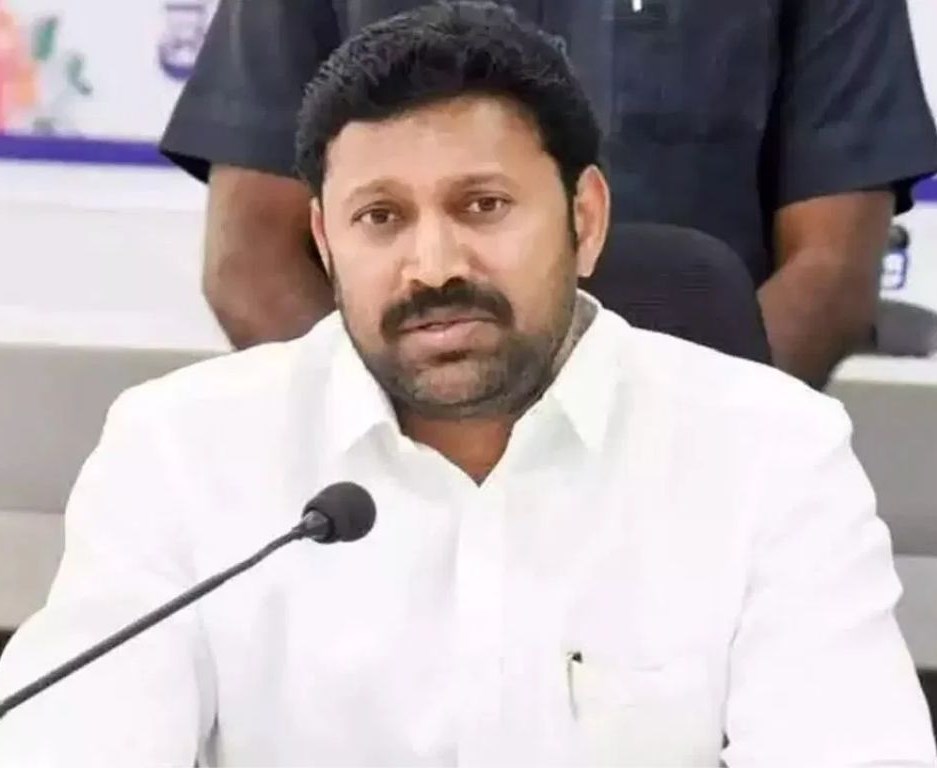 బీటెక్ రవి.. నోరు అదుపులో పెట్టుకో: అవినాష్ రెడ్డి