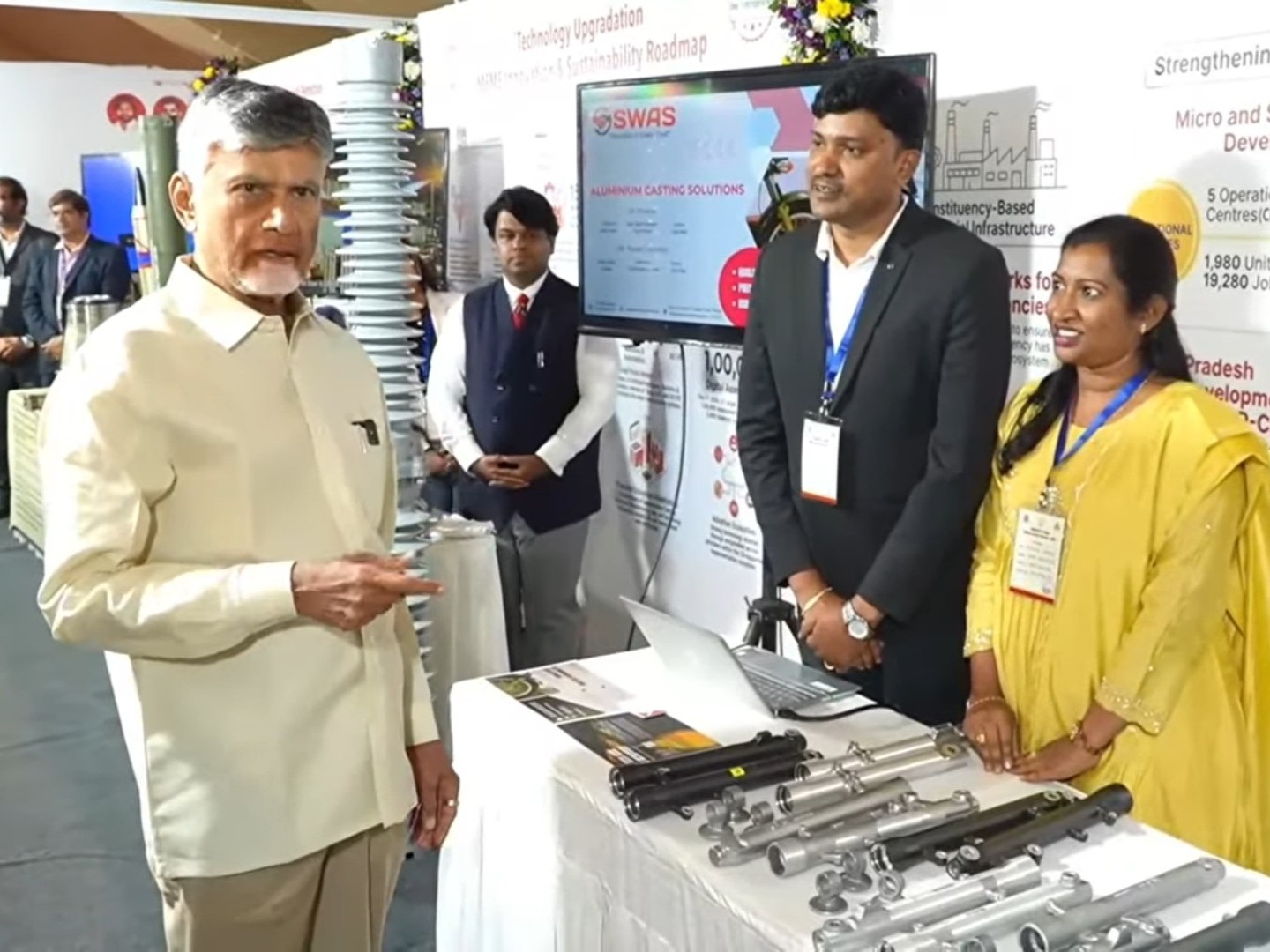 MSME గ్రోత్ సమ్మిట్.. స్టాల్స్‌ను సందర్శించిన సీఎం