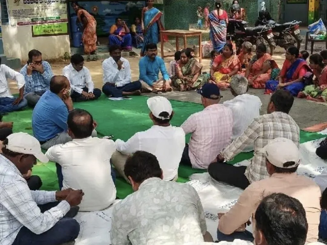 ప్రభుత్వ పాఠశాలల్లో విద్యార్థుల చేరిక పెంచాలి: డీఈవో