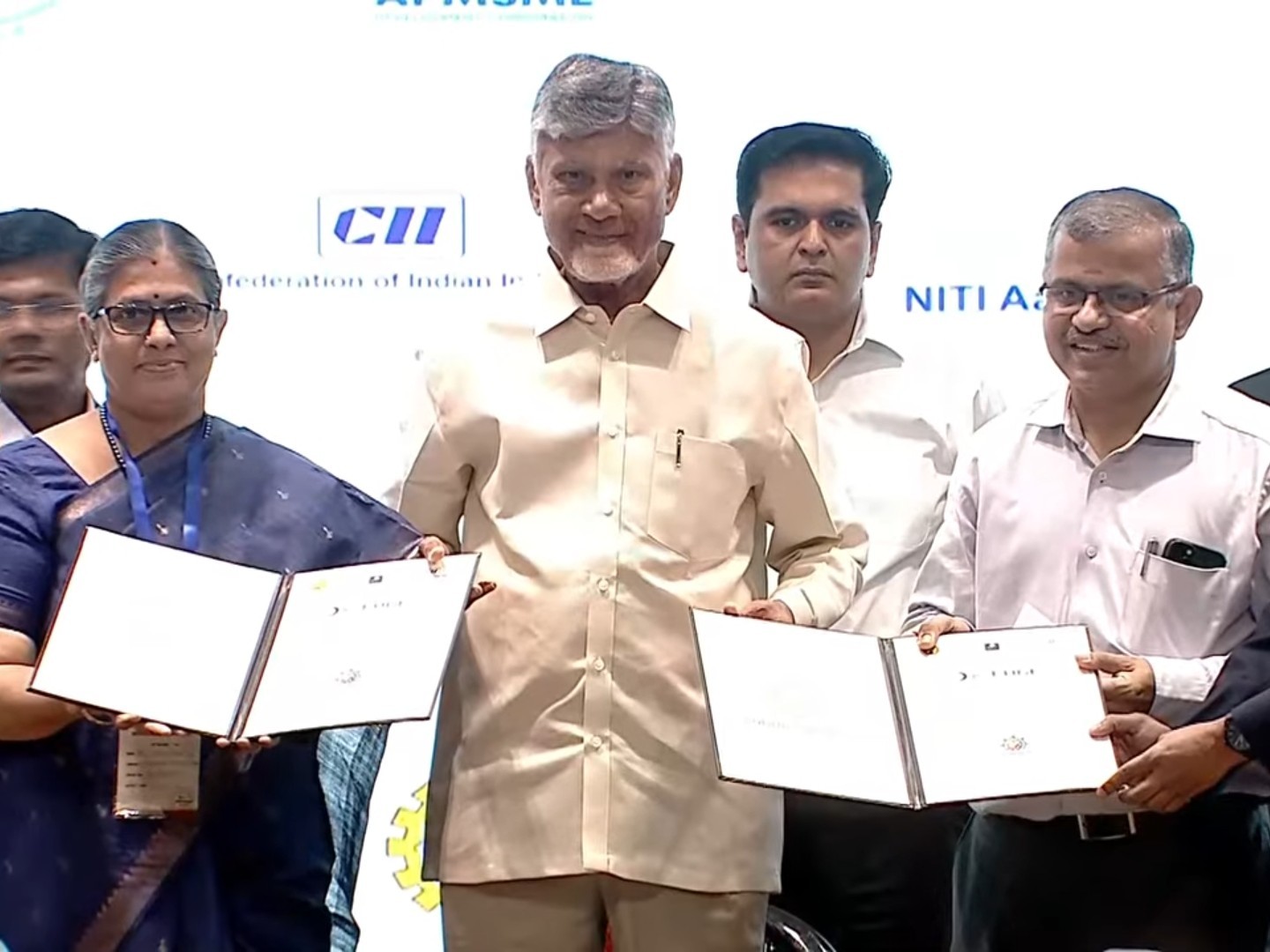 విజయవాడకు బెస్ట్ టెక్నాలజీ రావాలి: సీఎం