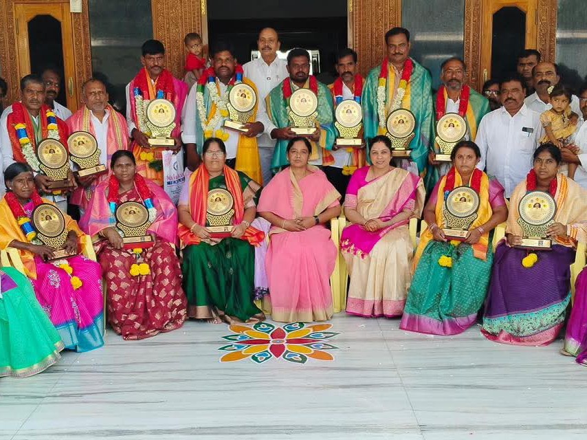 సర్పంచులకు ఎమ్మెల్యే సునీత సన్మానం