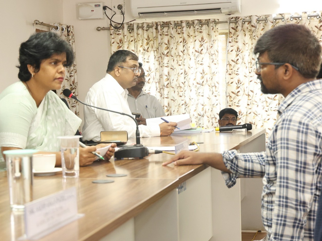 ‘సమస్యల పరిష్కారానికి అంకితభావంతో పనిచేయాలి’