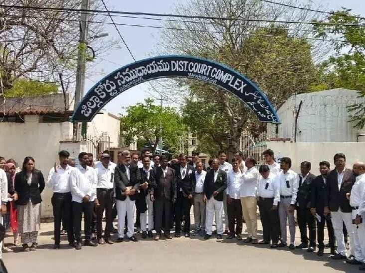 న్యాయవాదుల రక్షణకు డిమాండ్