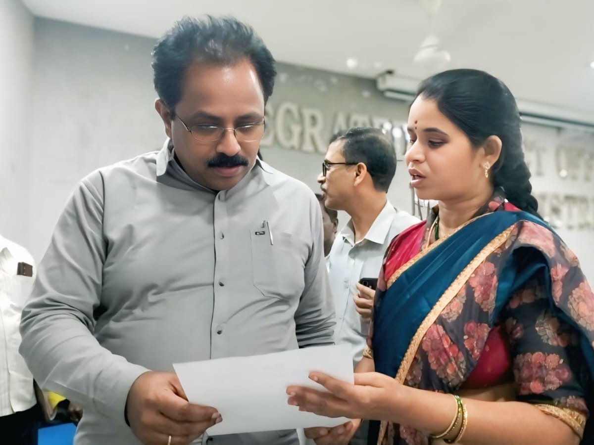 జేసీకి వినతిపత్రం అందజేత