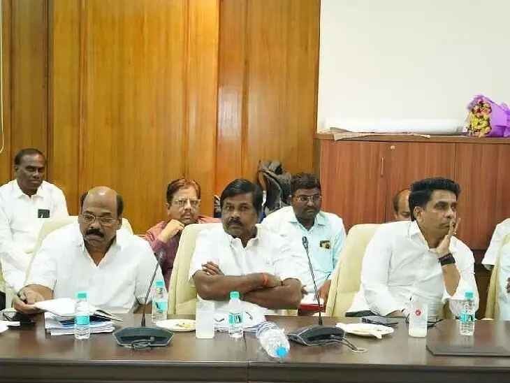 సాగునీటి ప్రాజెక్టుల సమీక్ష సమావేశం