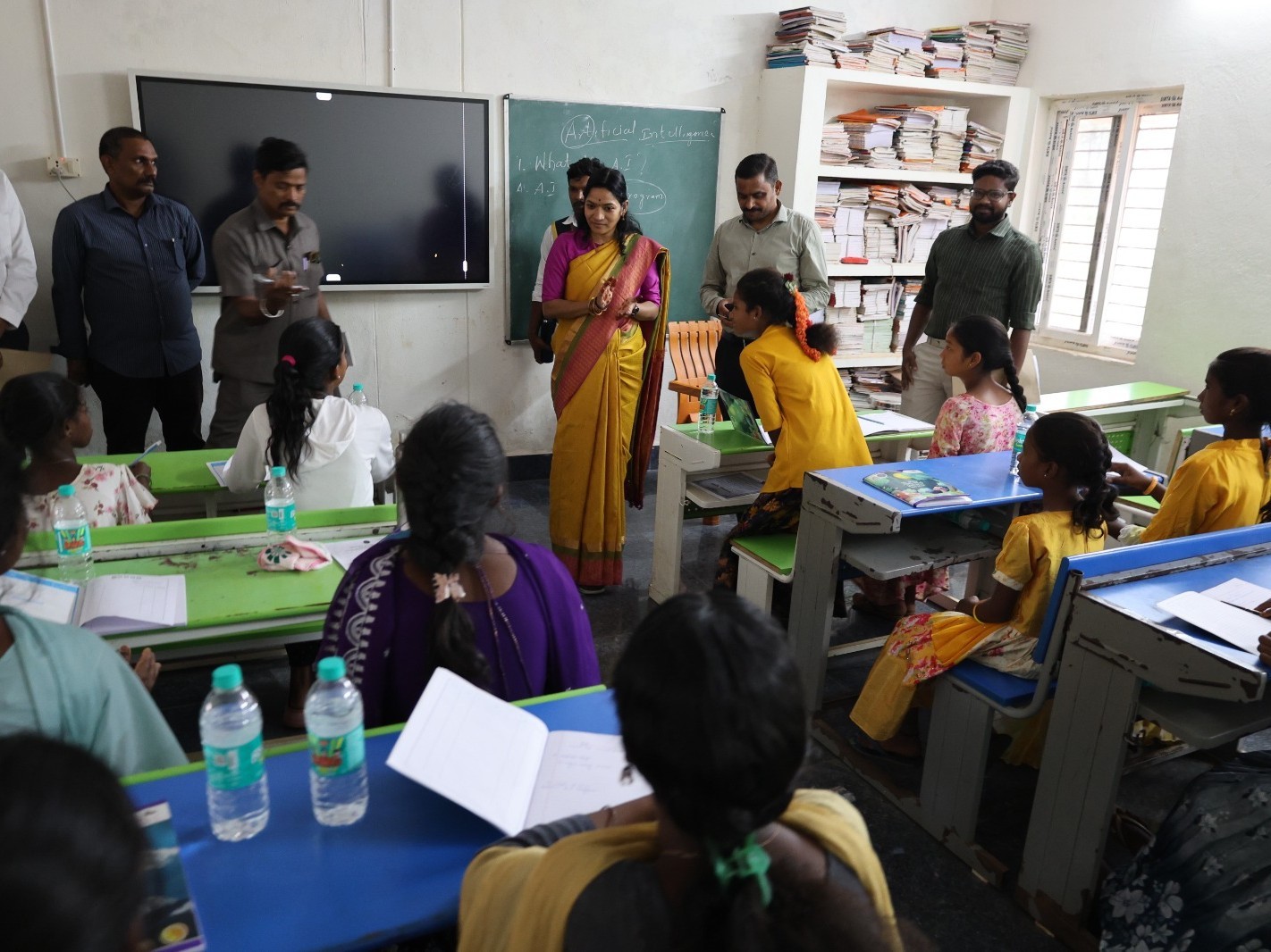 పాఠశాలలో కలెక్టర్‌ నీశాంతి సందర్శన