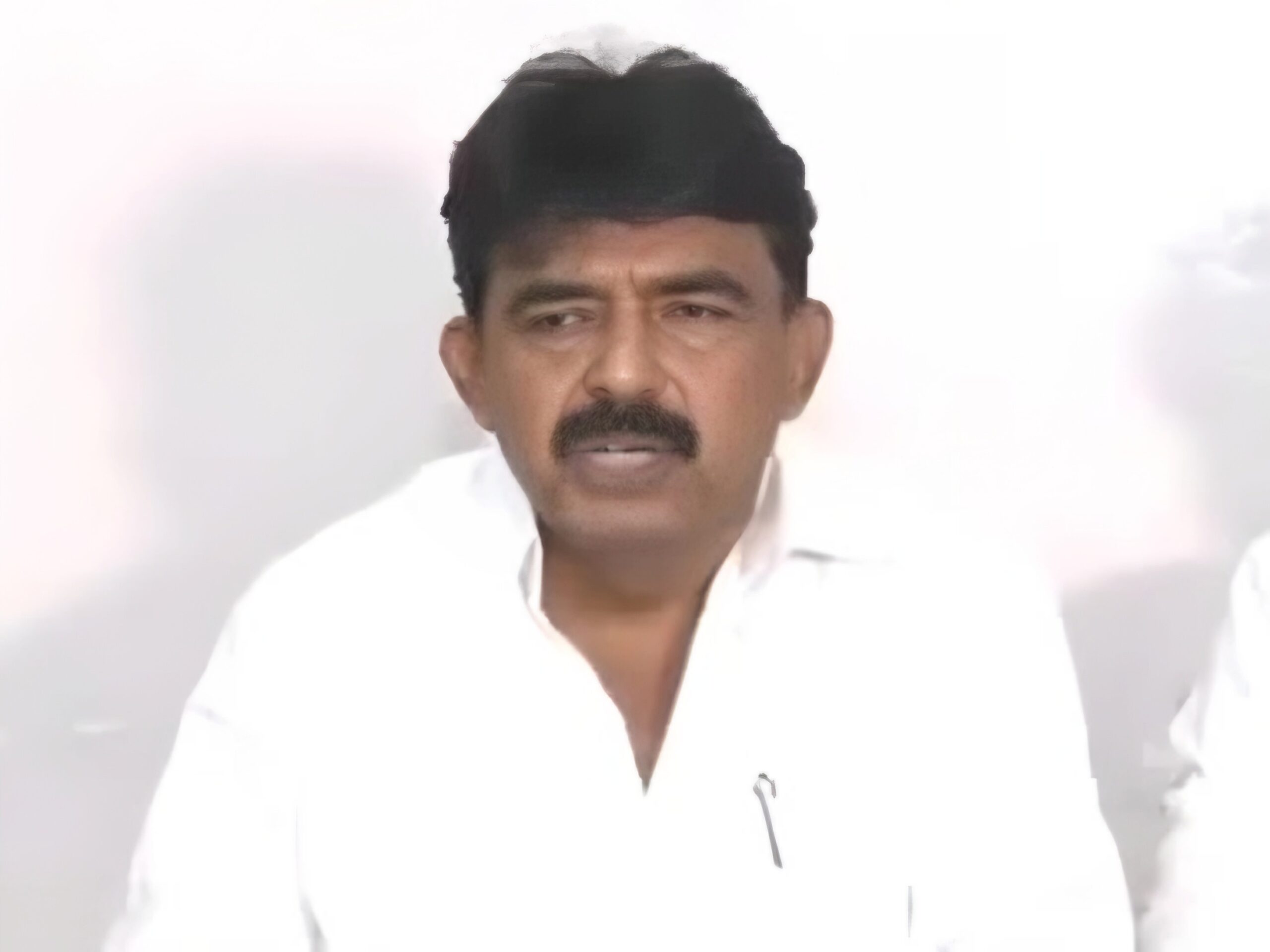 వైద్య సేవలు బేరసారాలకే పరిమితం: మాజీ మంత్రి