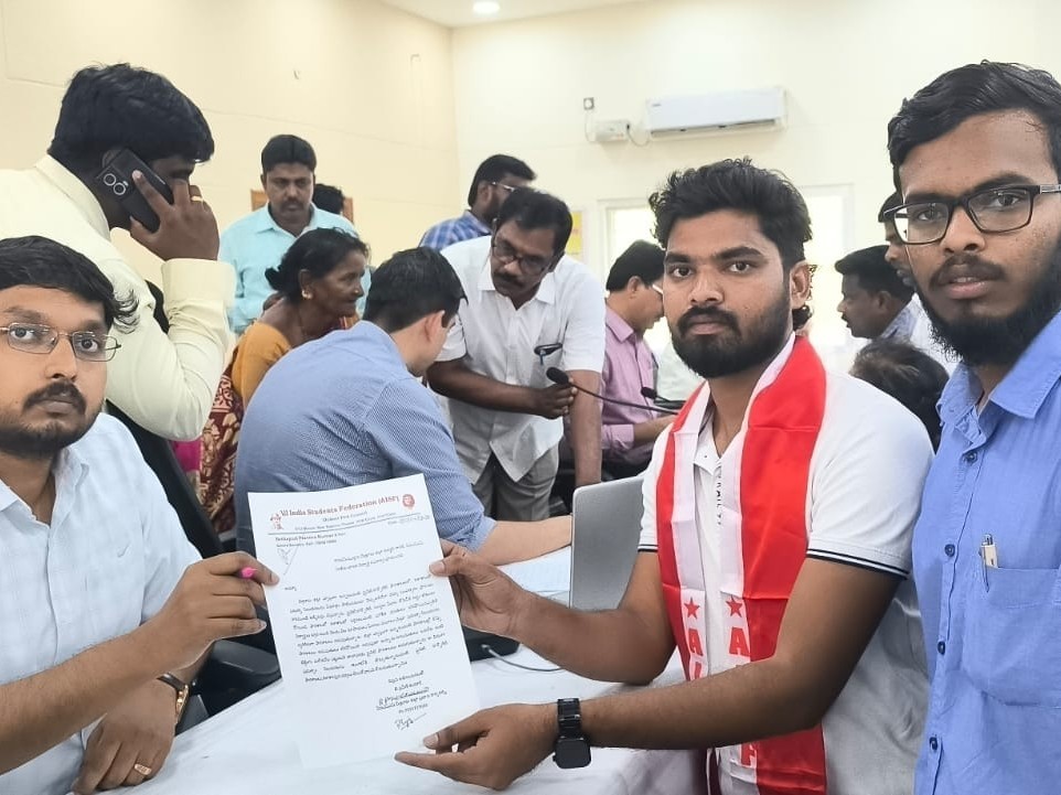 ప్రైవేటు విద్యాసంస్థలపై ఫిర్యాదు