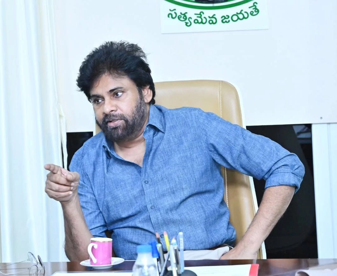 రేపు సాయంత్రం పవన్‌తో టాలీవుడ్ నిర్మాతల భేటీ