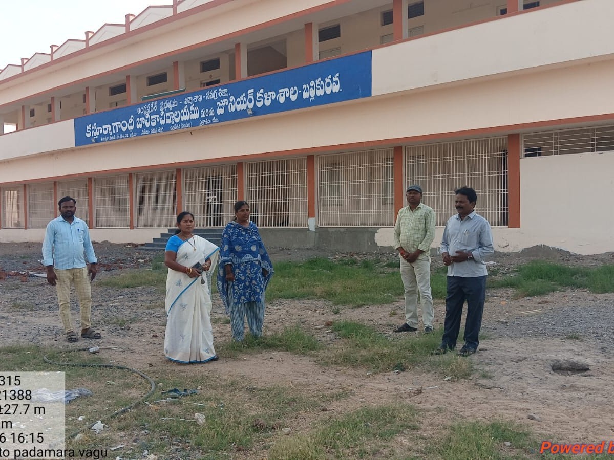 అల్ట్రా హై-డెన్సిటీ ప్లాంటేషన్‌ను పరిశీలించిన ఎంపీడీవో