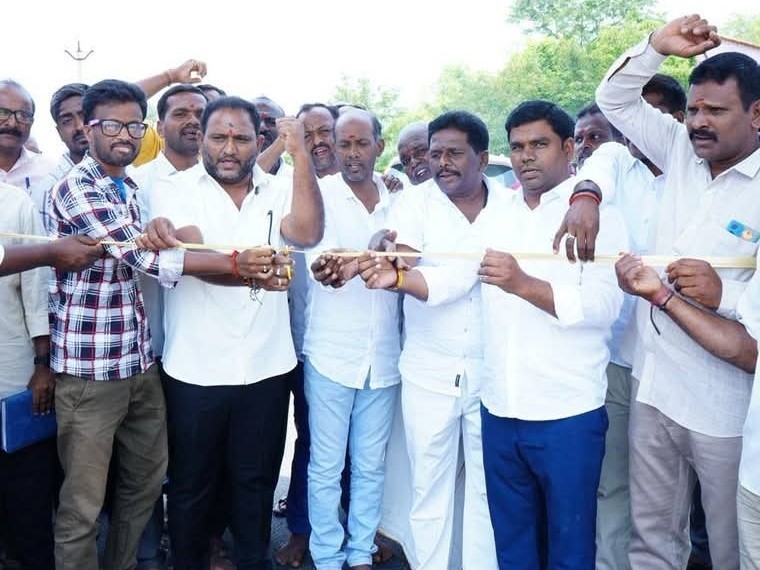 రోడ్డును ప్రారంభించిన ఎమ్మెల్సీ