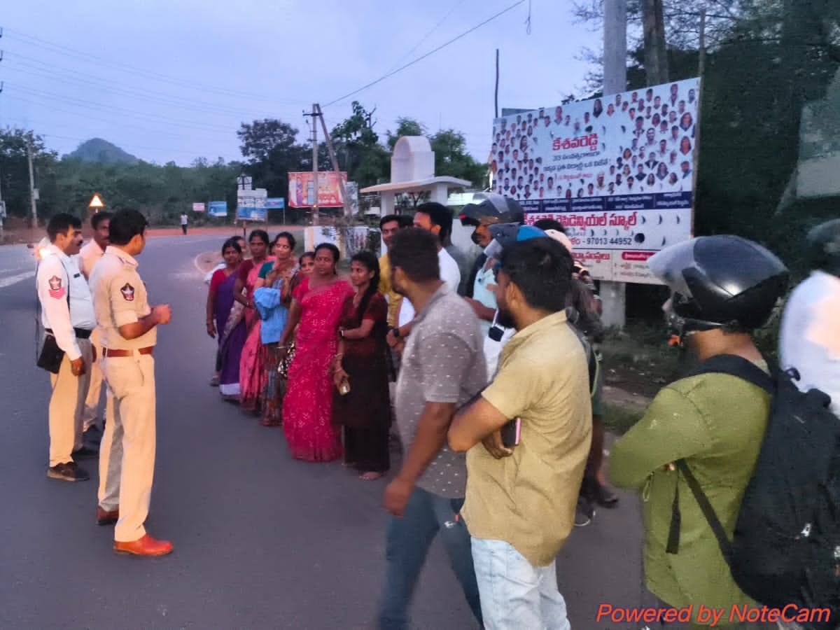 శక్తిపై అవగాహన కల్పించిన ఎస్సై