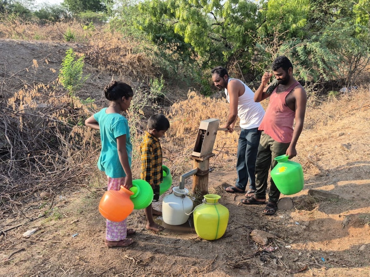 విద్యుత్ సరఫరా లేక గ్రామంలో నీటి కష్టాలు