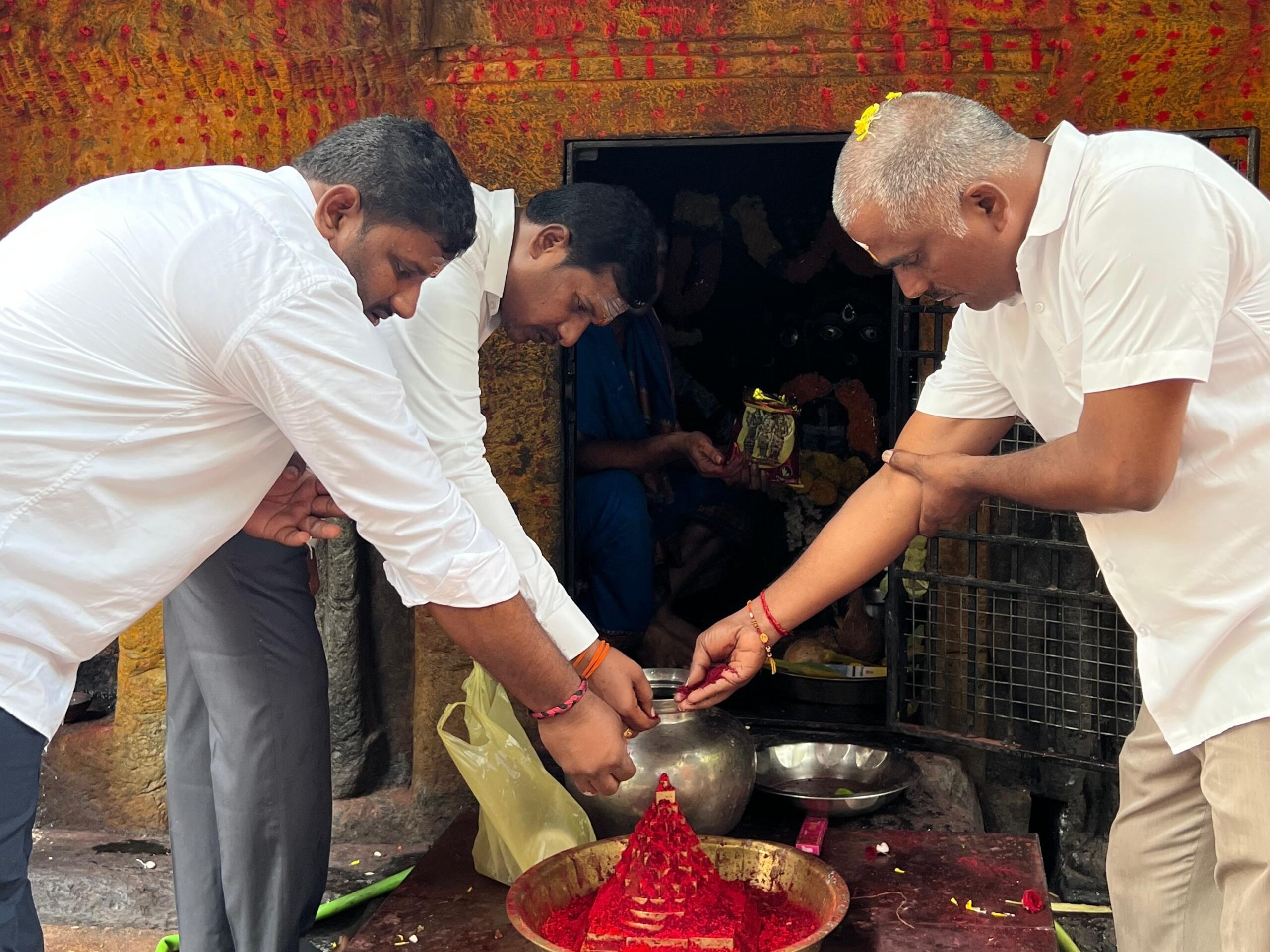 తురుముక దుర్గాంబా దేవికి ప్రత్యేక పూజలు