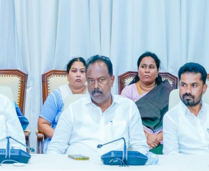 జిల్లా మహిళా సంఘాలను అభినందించిన సీఎం