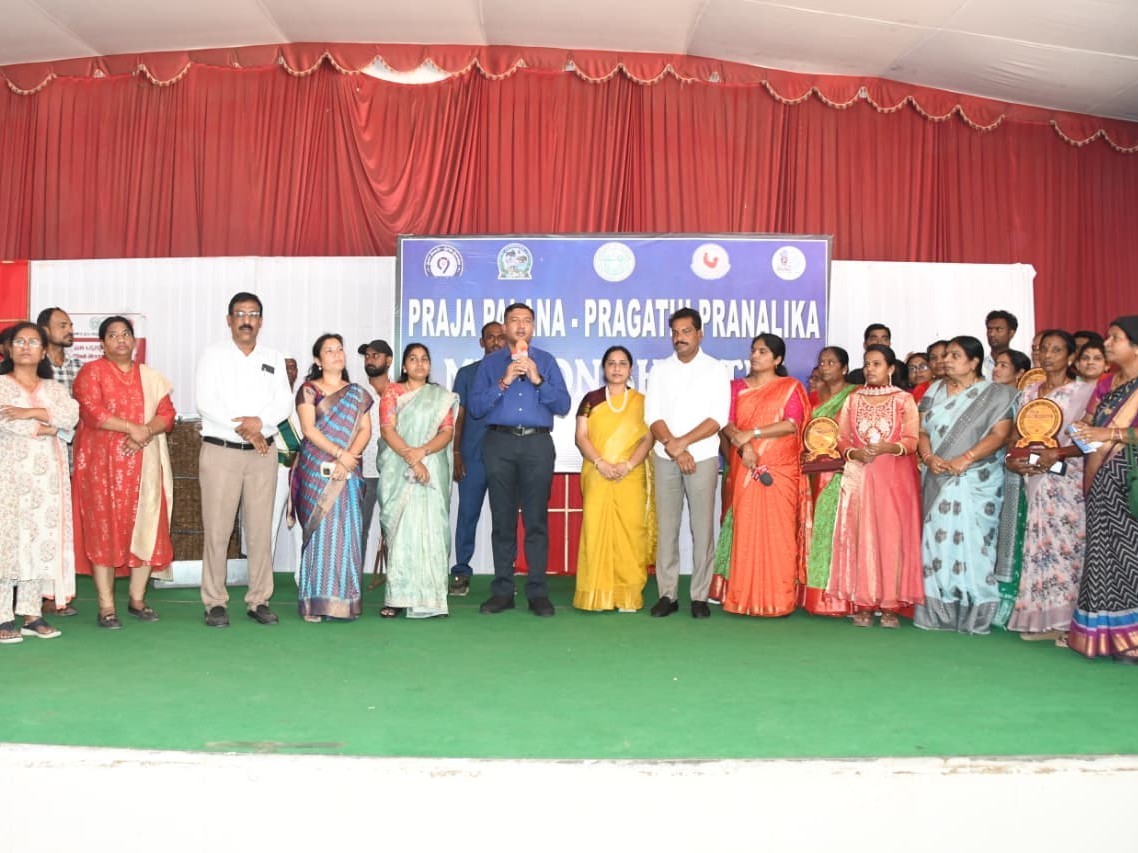 మహిళలు ఆర్థిక స్వావలంబన సాధించాలి: కలెక్టర్
