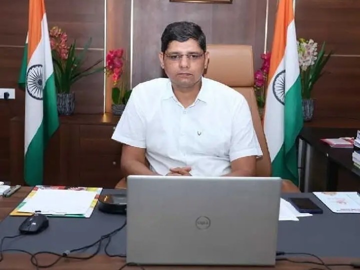మహిళా సంఘాల బలోపేతానికి 365 గ్రామ సంఘ భవనాలు