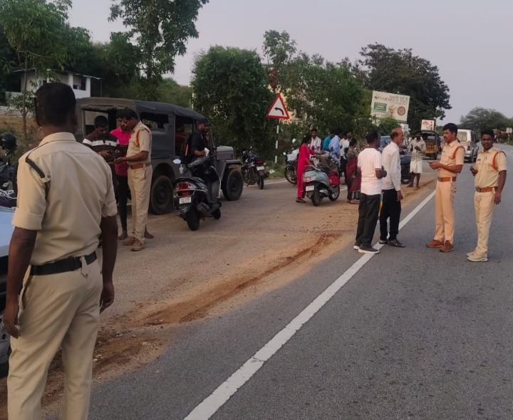 అటవీ ప్రాంతంలో వాహన తనిఖీలు