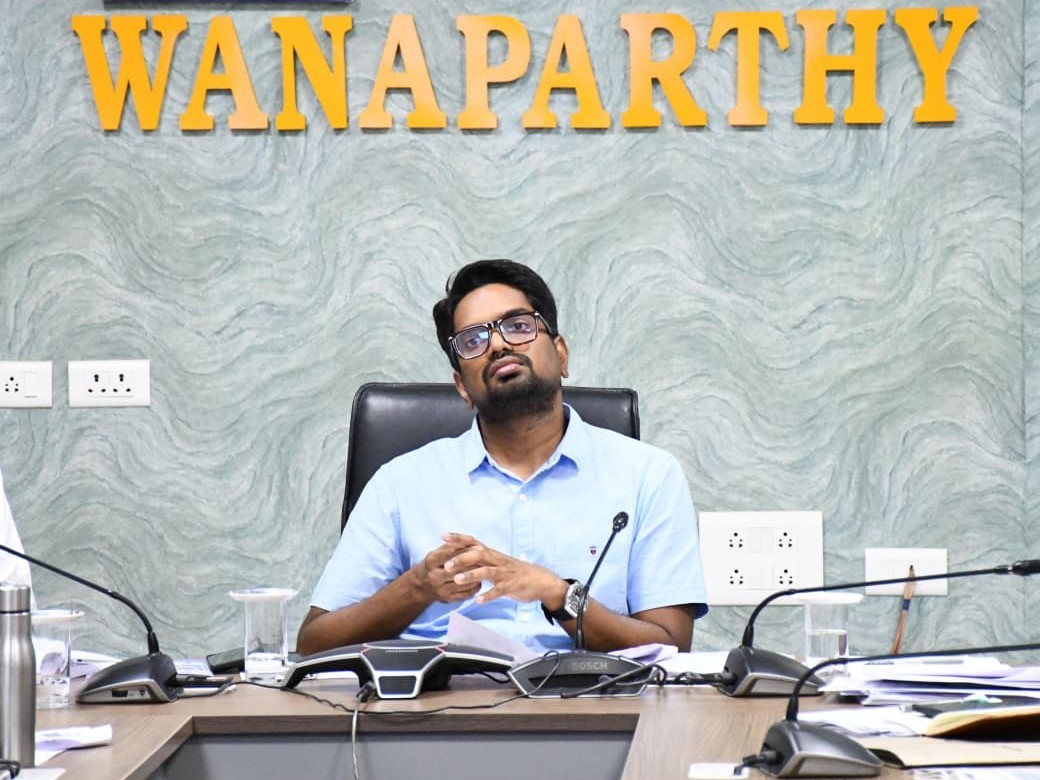 సోమవారం 5,427 మెట్రిక్ టన్నుల ధాన్యంసేకరణ : కలెక్టర్