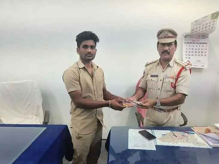 నిజాయతీ చాటుకున్న ఆర్టీసీ డ్రైవర్ గుంటి దామోదర్