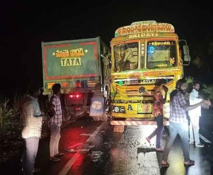 లారీలు ఢీ.. తప్పిన ప్రమాదం
