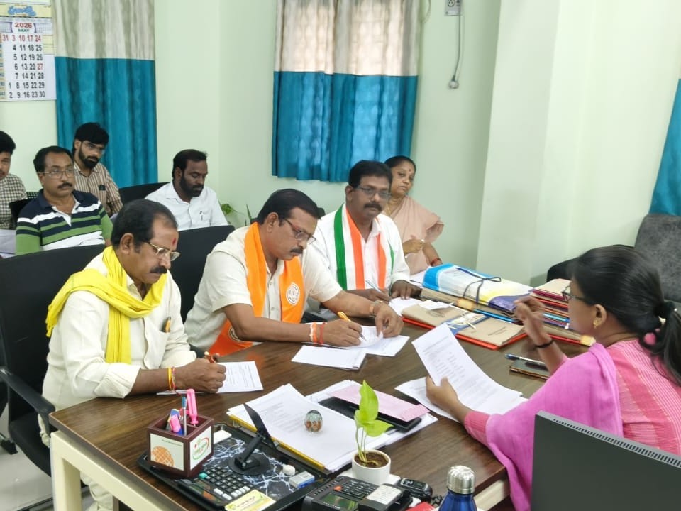 రాజకీయ ప్రతినిధులతో సమీక్షించిన డీఆర్‌వో
