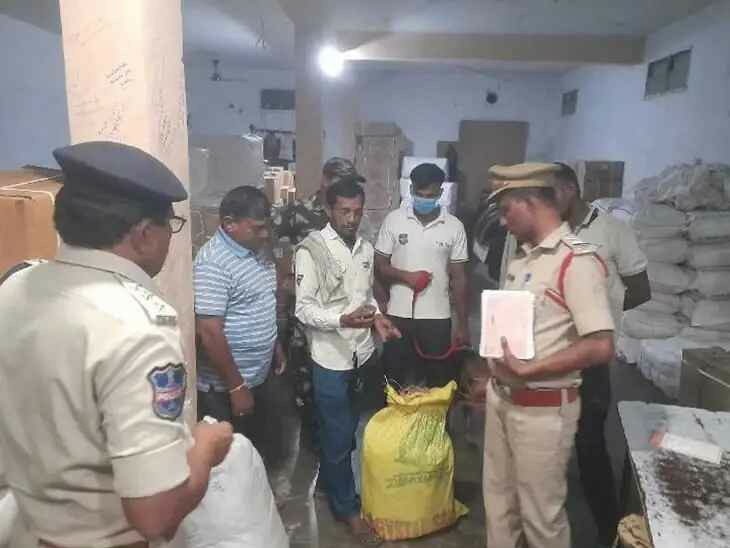 శాంతిభద్రతల కోసం కరీంనగర్‌లో ఆకస్మిక సోదాలు