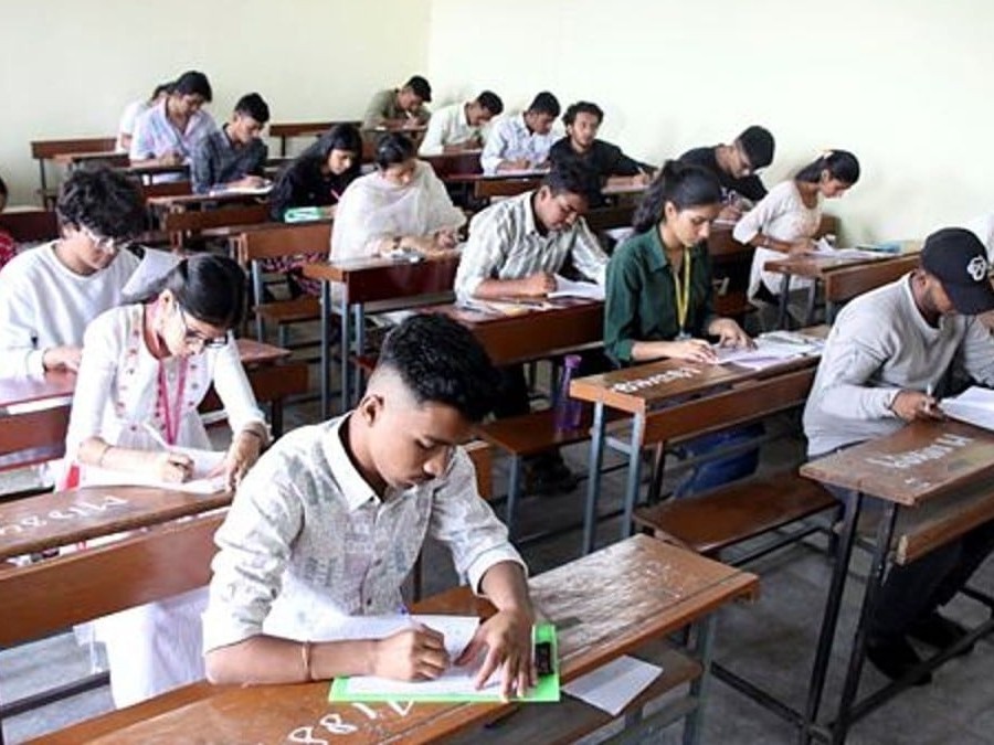 బక్రీద్ నేపథ్యంలో ఇంగ్లీష్ పరీక్ష వాయిదా